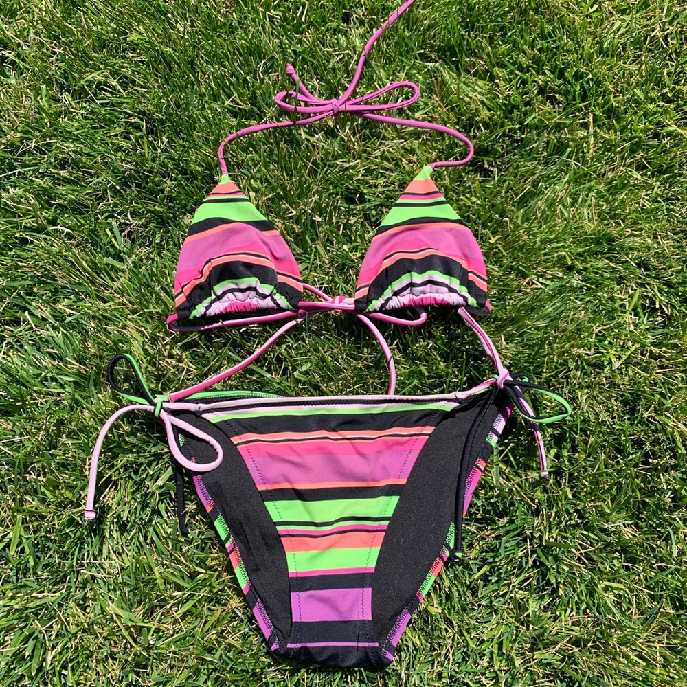Victoria’s Secret bikini - Picture 1 of 7